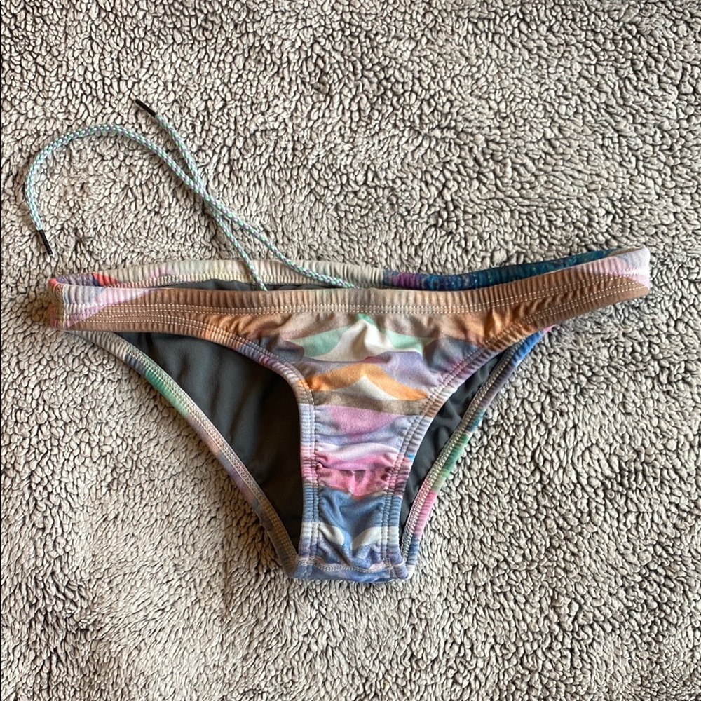 Unique JOLYN Europe Bikini Bottom - size medium